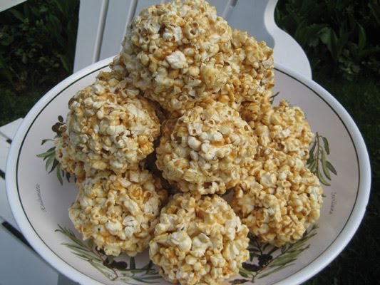 Easy Homemade Popcorn Balls Recipe